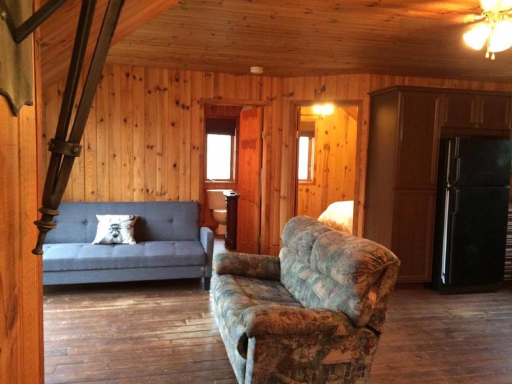 Le Chalet Apartment Шауиниган Екстериор снимка