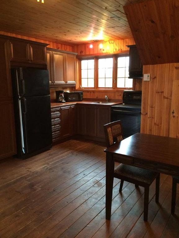 Le Chalet Apartment Шауиниган Екстериор снимка