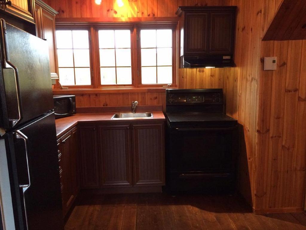 Le Chalet Apartment Шауиниган Екстериор снимка